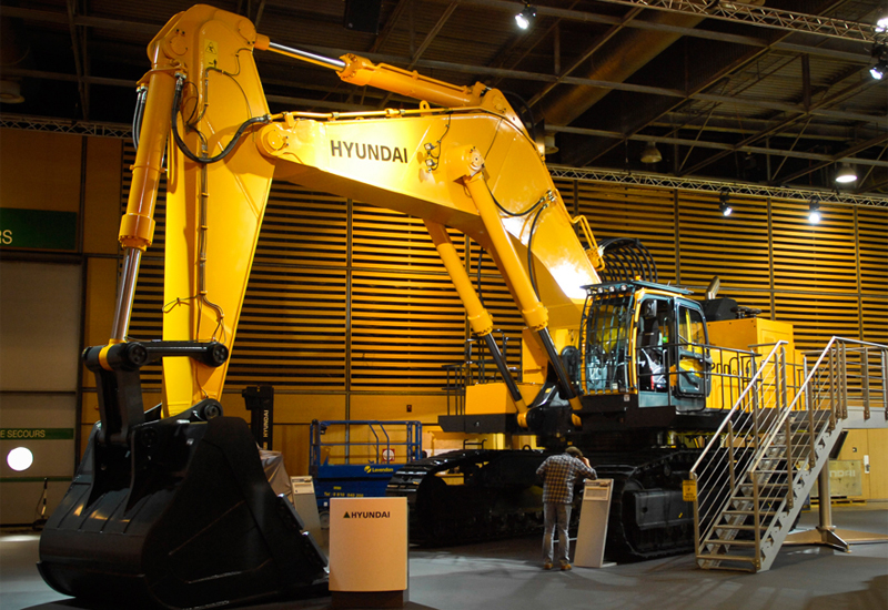 Hyundai's top of the range 118 tonne R1200-9 excavator. Hyundai's top of the range 118 tonne R1200-9 excavator.