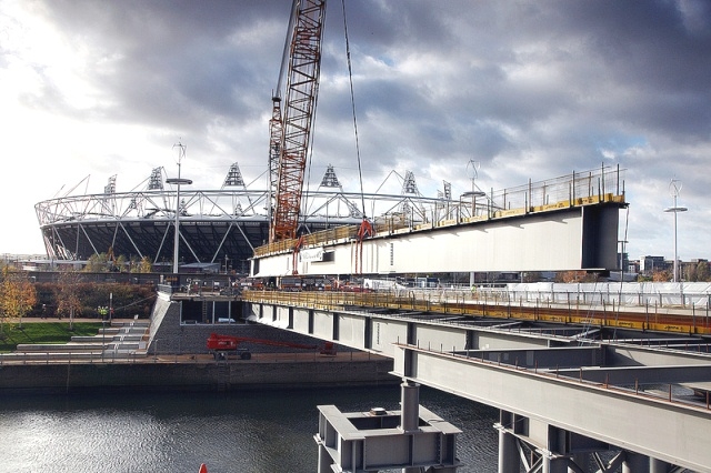 The lift employed a 550-tonne capacity lattice-boom Liebherr LG 1550 truck crane. The lift employed a 550-tonne capacity lattice-boom Liebherr LG 1550 truck crane.
