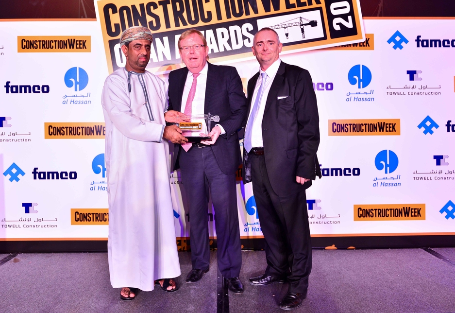 Steve Leith (R) project lead on the Majlis Oman collected the award from Michael Severs of Hill International (C). Steve Leith (R) project lead on the Majlis Oman collected the award from Michael Severs of Hill International (C).
