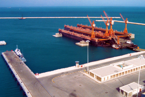 The terminal will have a 450,000 square metre onshore facility. The terminal will have a 450,000 square metre onshore facility.