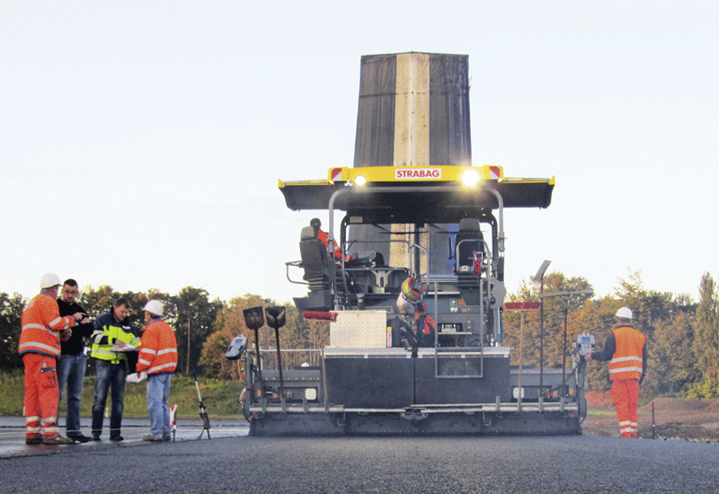 The Super 1800-2 was selected for its laydown rate of 700 tonnes/h for paving the long stretches of track and its compact design for the tight bends The Super 1800-2 was selected for its laydown rate of 700 tonnes/h for paving the long stretches of track and its compact design for the tight bends