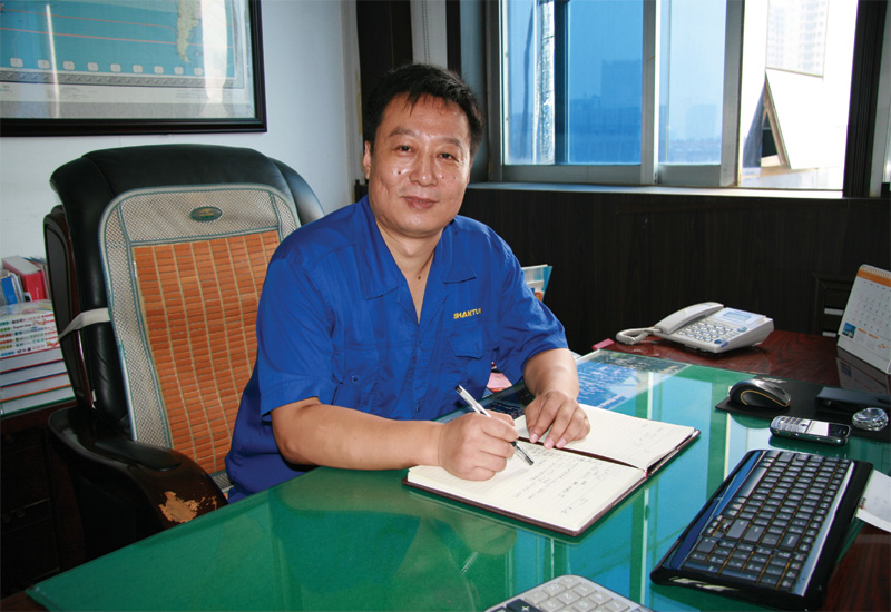 Wang Feng says that Shantui can now offer value and service to the Middle East. Wang Feng says that Shantui can now offer value and service to the Middle East.