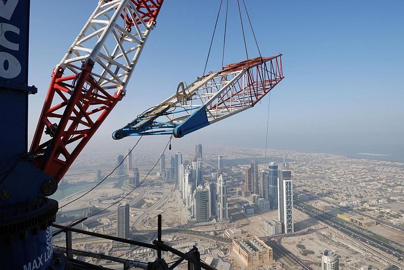 Dismantling the cranes has been a technical challenge Dismantling the cranes has been a technical challenge