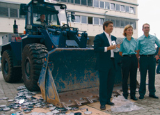 Grohe joins forces with an excavator to crush international counterfeits. Grohe joins forces with an excavator to crush international counterfeits.