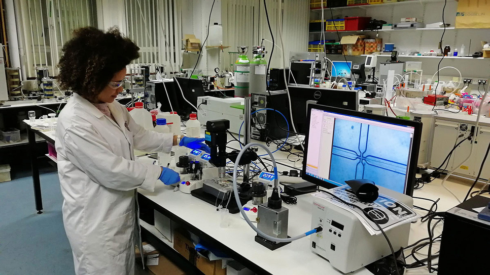 Dr Livia Ribeiro De Souza using a Dolomite Microfluidics system to produce ‘self-healing’ building materials. Dr Livia Ribeiro De Souza using a Dolomite Microfluidics system to produce ‘self-healing’ building materials.
