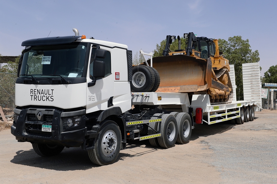 Renault Trucks K460 6x4 tractor. Renault Trucks K460 6x4 tractor.