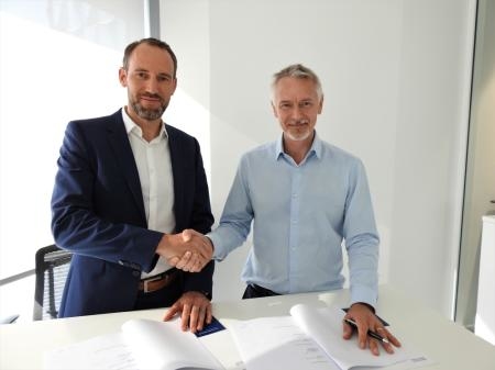 L-R: Degenhart with Gregory. L-R: Degenhart with Gregory.