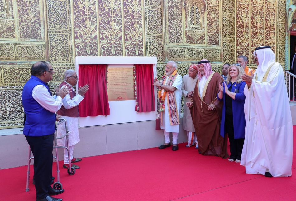 PM Modi unveiled the Manama Hindu temple's plaque. PM Modi unveiled the Manama Hindu temple's plaque.