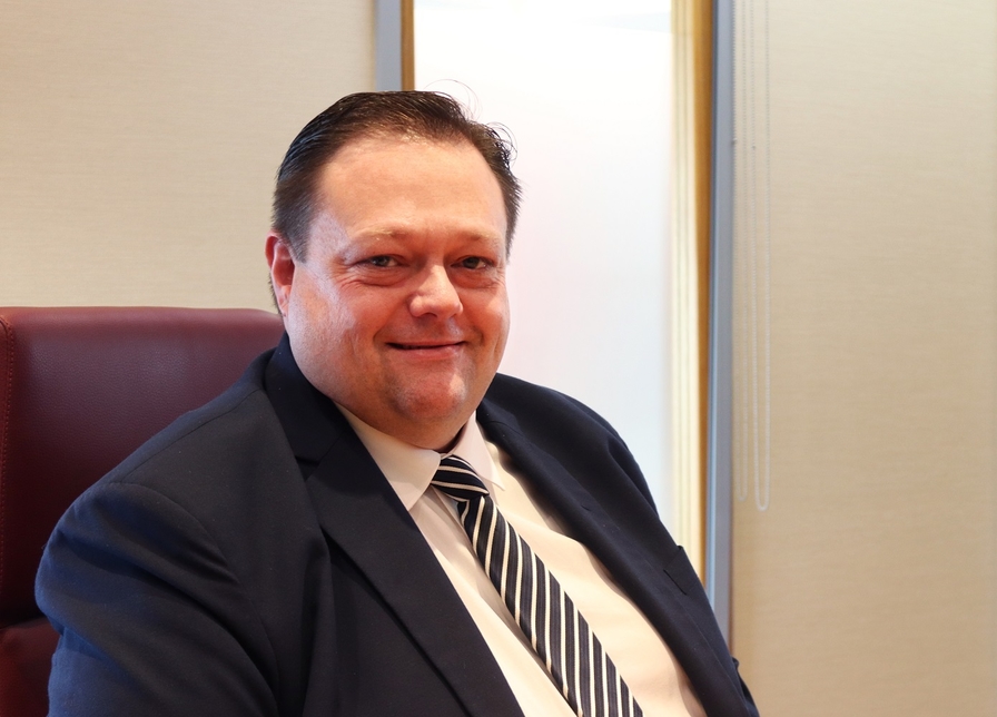 Stephen Bremner, Khansaheb FM. Stephen Bremner, Khansaheb FM.