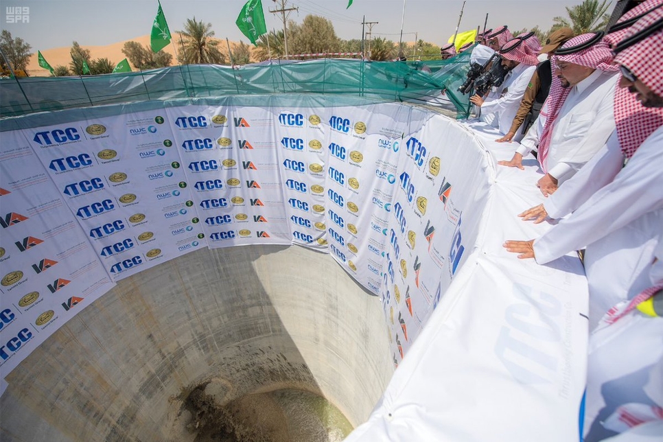 Prince Faisal reviews the tunnel. Prince Faisal reviews the tunnel.