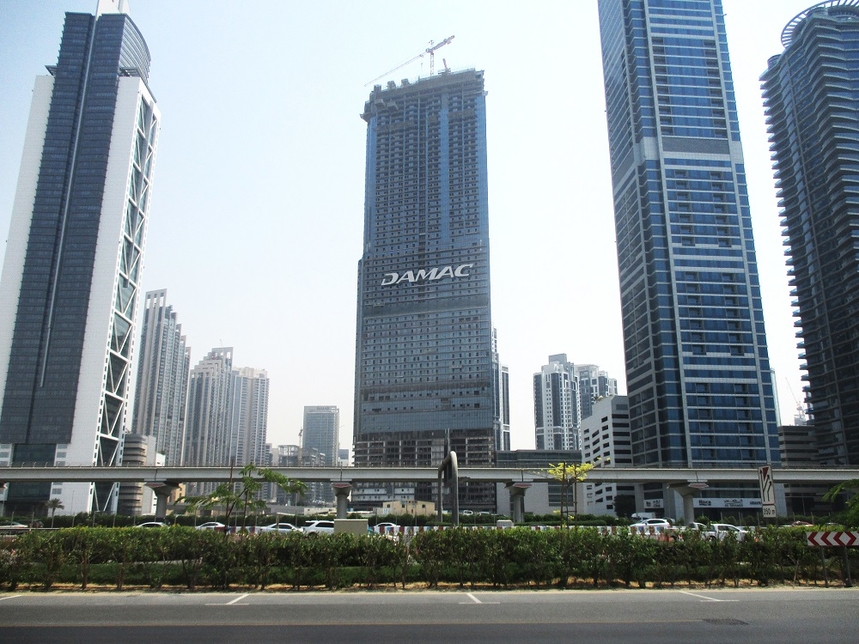 Paramount Tower Hotel and Residences is located on Sheikh Zayed Road. Paramount Tower Hotel and Residences is located on Sheikh Zayed Road.