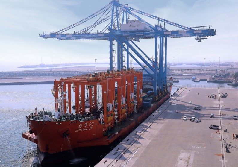 The cranes are supplied by Shanghai Zhenhua Heavy Industries. The cranes are supplied by Shanghai Zhenhua Heavy Industries.