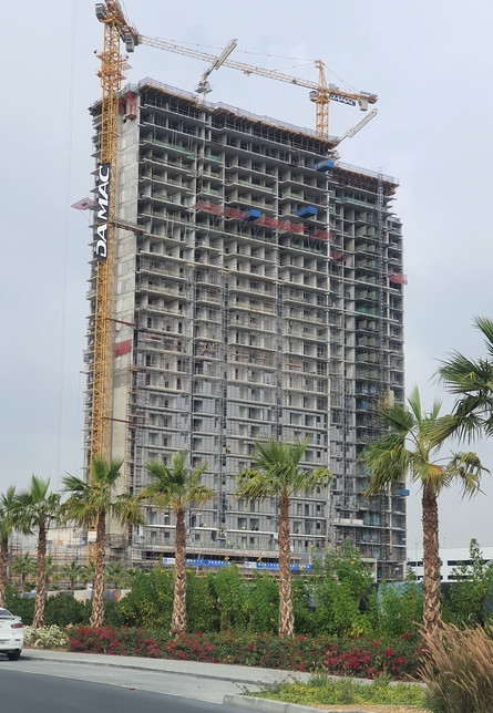 DAMAC tops off 26-storey Tower A of Golf Vita at DAMAC Hills DAMAC tops off 26-storey Tower A of Golf Vita at DAMAC Hills