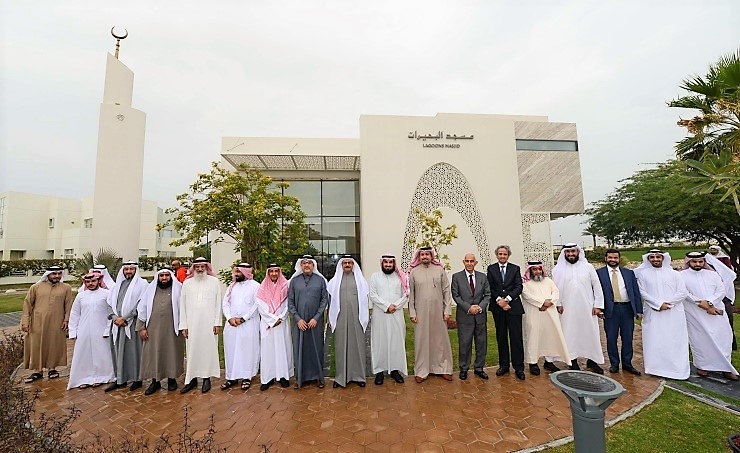 The Lakes Mosque is located in Riffa Views. The Lakes Mosque is located in Riffa Views.