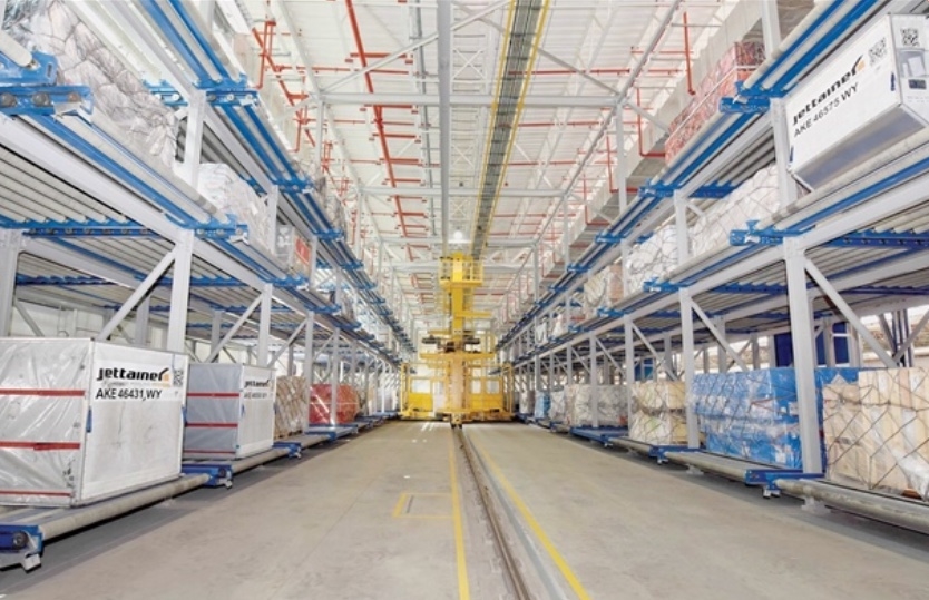 The air cargo unit is a 22,000m2 facility. The air cargo unit is a 22,000m2 facility.