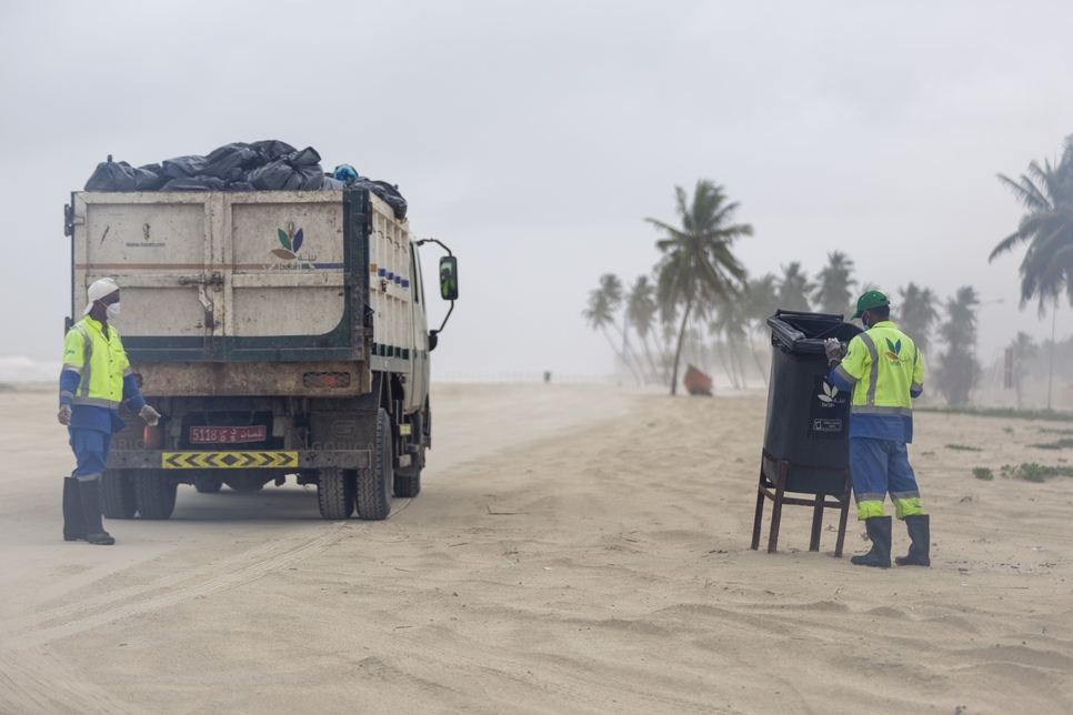 Be'ah clears 2,900 tons of municipal waste in Oman's Dhofar Be'ah clears 2,900 tons of municipal waste in Oman's Dhofar