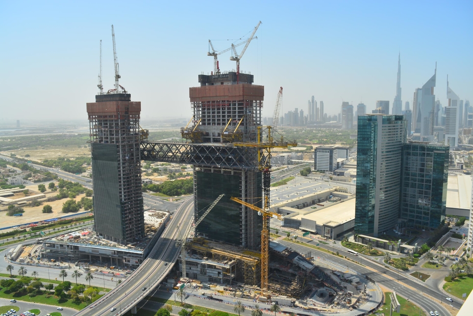 Upon lifting second section, The Link will reach its final position at 226 metres above the ground. Upon lifting second section, The Link will reach its final position at 226 metres above the ground.