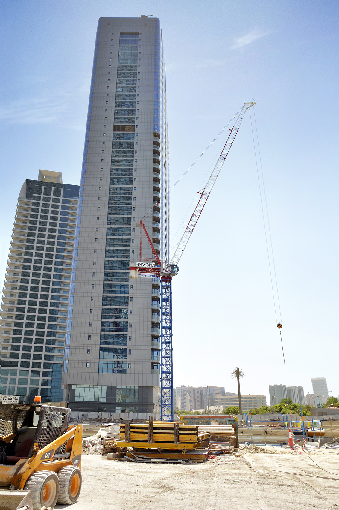 Nurol Erects Two Raimondi Cranes For Corniche Tower In Abu Dhabi
